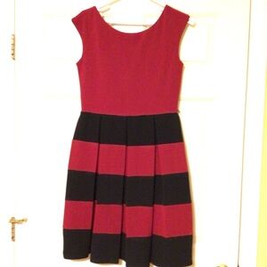 Tiana B. Fit and Flare Red and Black Pleated Skirt Sleeveless Dress Size 6